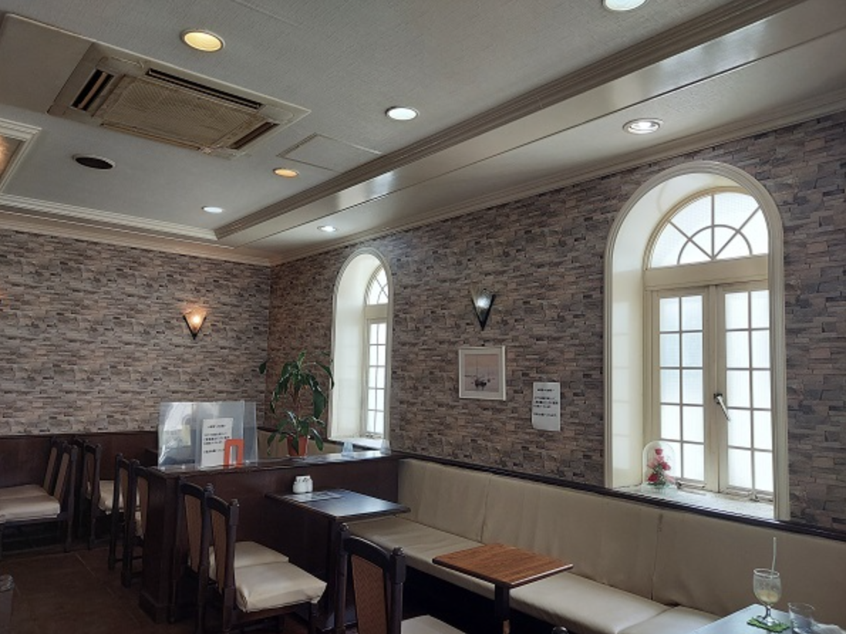 グランス珈琲館 店内アーチ窓