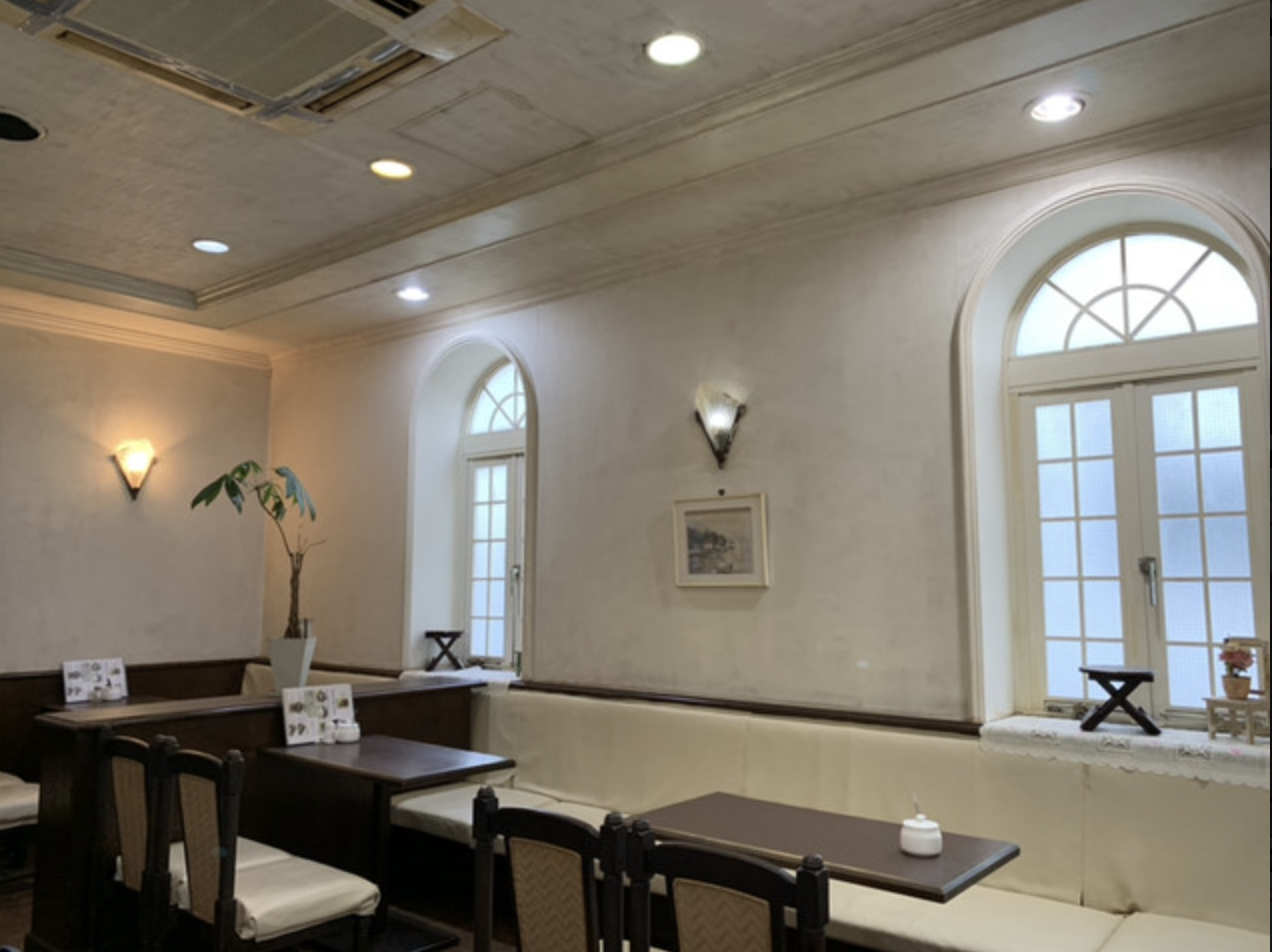 グランス珈琲館 店内白壁